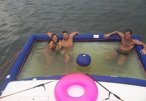 Надувной бассейн для купания в открытом море (понтонный)