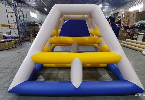 "ПИРАМИДА" - надувной водный аттракцион