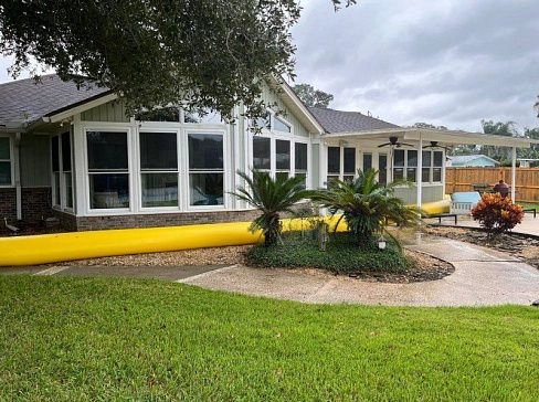 Водоналивной мобильный рукав (дамба) для быстрой защиты от наводнений, потопов