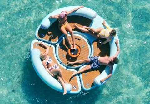 Надувная полукруглая платформа для отдыха на воде, море, озере