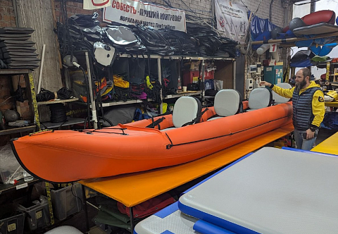"ВЕГА-4" - семейная быстроходная надувная байдарка с надувным дном (трех, четырехместная) для водных походов, сплавов, морю. Штевневая