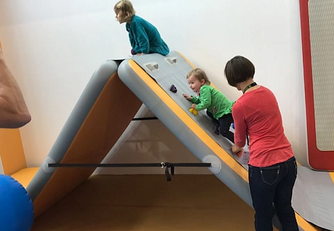 Надувной складной скалодром-мат для скалолазания