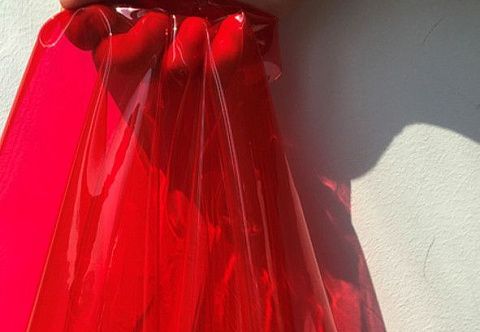 Полиуретановая пленка ТПУ 0.7 мм цветная (красная, синяя) для бронирования, усиления