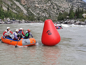 Надувной буй для водных спортивных соревнований