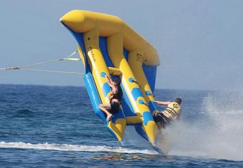 Водный аттракцион «Летающий Бэтмен» для пляжа