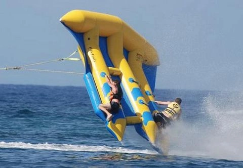 Водный аттракцион «Летающий Бэтмен» для пляжа