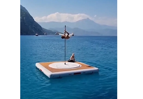 Надувная плавучая платформа на воде для 