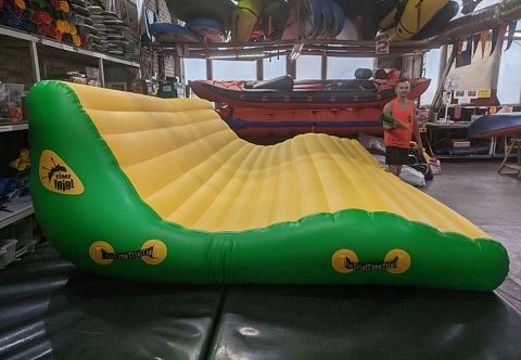 Надувной плавающий шезлонг - лежак для развлечений на воде