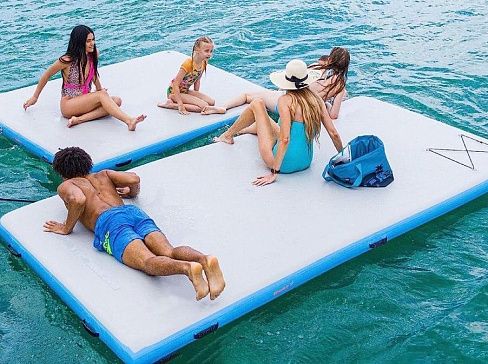 Надувной плот-платформа из AirDeck для отдыха на воде
