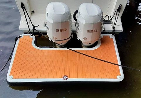 Надувной плот-платформа для отдыха рядом с катером, яхтой, лодкой