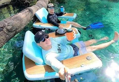 Надувное бескаркасное кресло для отдыха на воде