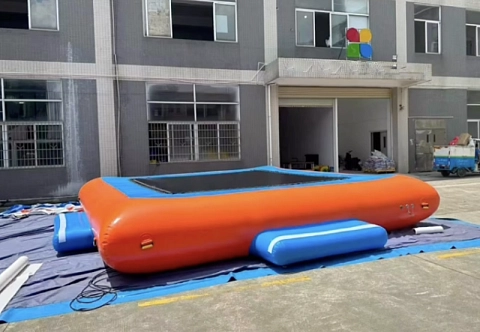 Надувной квадратный батут для детских праздников, использования на воде и аквапарков