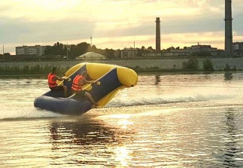 Водный аттракцион «Летающий Бэтмен» для пляжа