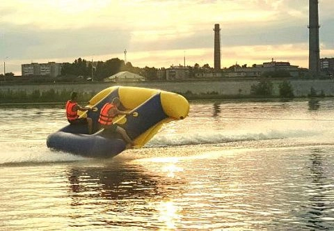 Водный аттракцион «Летающий Бэтмен» для пляжа