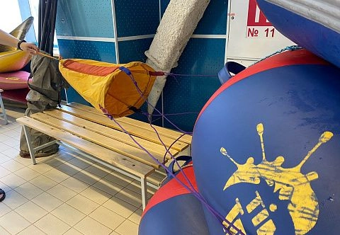 Парашютный тормоз для рафта