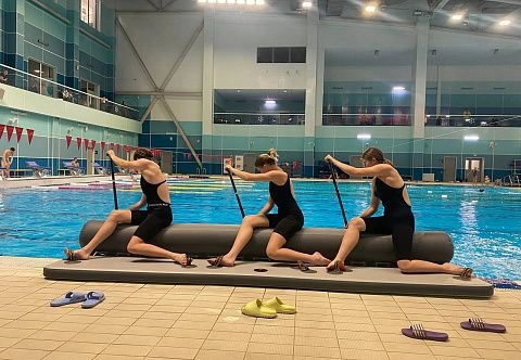 Надувной гребной тренажер для имитации гребли на рафте для занятий в бассейне, рафтинга