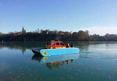 Мобильный надувной паром (плавучий док) из AirDeck Drop Stitch для переправы автомобиля, техники через водоёмы