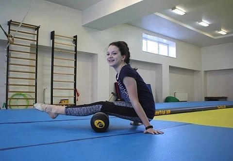 Надувной ролик для йоги и пилатеса с массажным покрытием