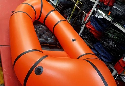 Надувная подушка из ТПУ или ПВХ под ноги в пакрафт