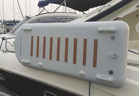 Надувной складной трап (шлюз, сходни) для яхты, катера, лодки