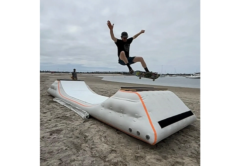 Надувная мобильная большая рампа для катания на скейтборде