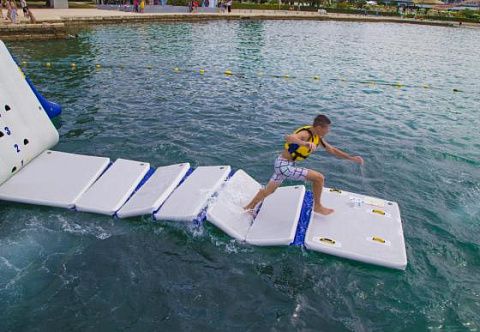 &quot;ВОДНАЯ ДОРОЖКА&quot; - аттракцион надувной для аквапарков