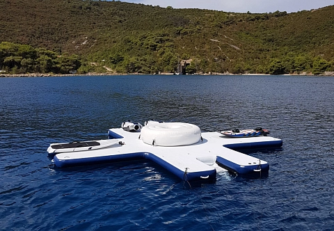 Надувная станция-платформа (причал, пристань) для гидроцикла