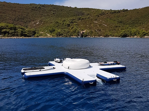 Надувная станция-платформа (причал, пристань) для гидроцикла