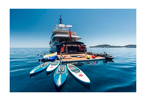 Надувной плот-платформа для отдыха рядом с катером, яхтой, лодкой