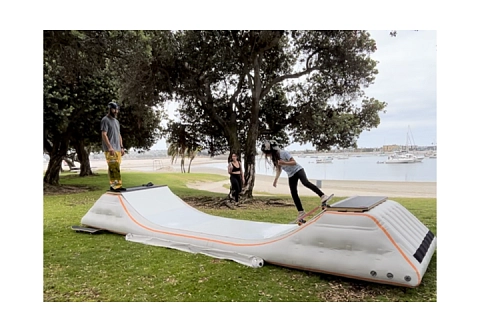 Надувная мобильная рампа для катания на скейтборде