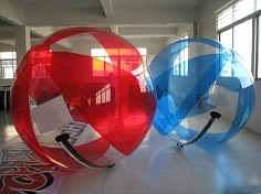 Фотография «АКВАЗОРБ ЦВЕТНОЙ» - аттракцион водный шар надувной из ТПУ с цветными секциями (красная, синяя) из ТПУ 0,7 мм ТаймТриал