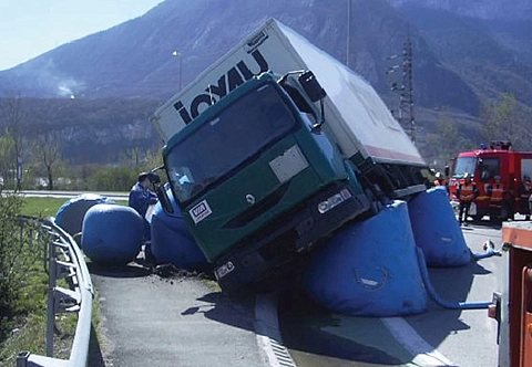Пневмодомкрат из ПВХ для подъема грузовых автомобилей