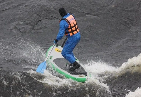Специальный надувной SUP (доска для гребли стоя) с веслом для бурной воды