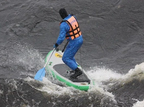 Специальный надувной SUP (доска для гребли стоя) с веслом для бурной воды