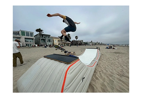 Надувная мобильная рампа для катания на скейтборде