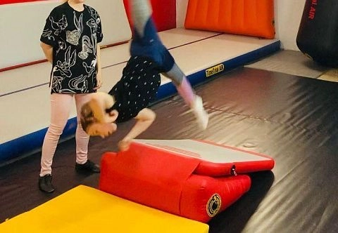 Надувной подкидной мостик для акробатики, гимнастики