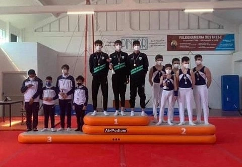 Надувной мобильный спортивный пьедестал почета, подиум для награждения. Многофункциональный