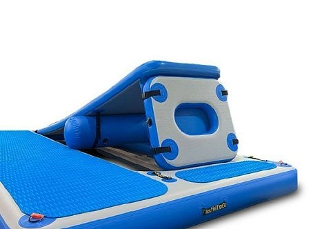 Надувная водная платформа с горкой из AirDeck для отдыха на воде